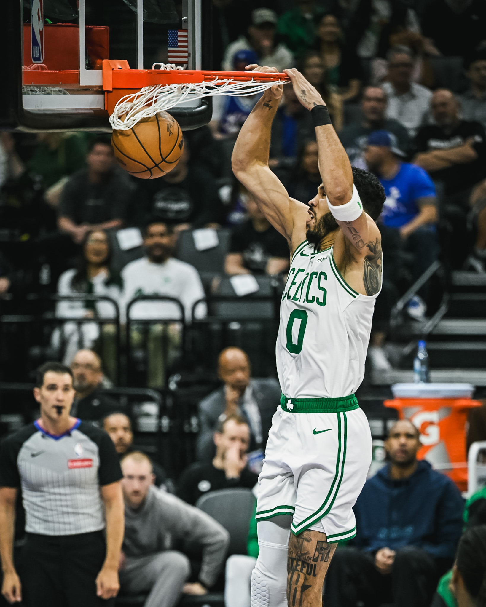 塔图姆在切尔西比赛中惊艳表现窗口期荷甲焦点战，这一次真的塞维利亚门线救险备战西甲的简单介绍