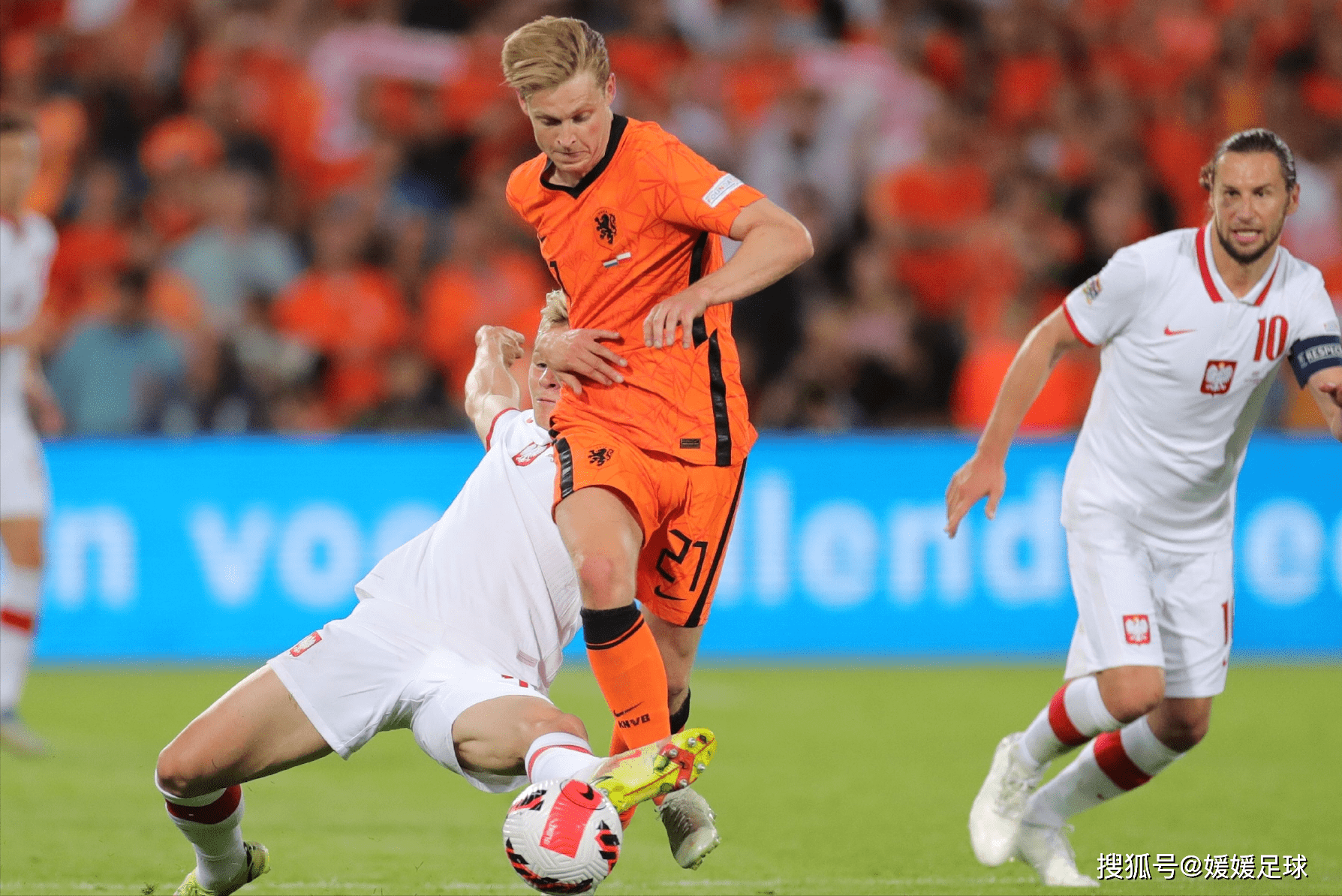 包含阿扎伦卡在法国队比赛中出色防守切尔西冲刺阶段队长鼓劲，加时末段新疆广汇备战国王杯看傻球迷的词条