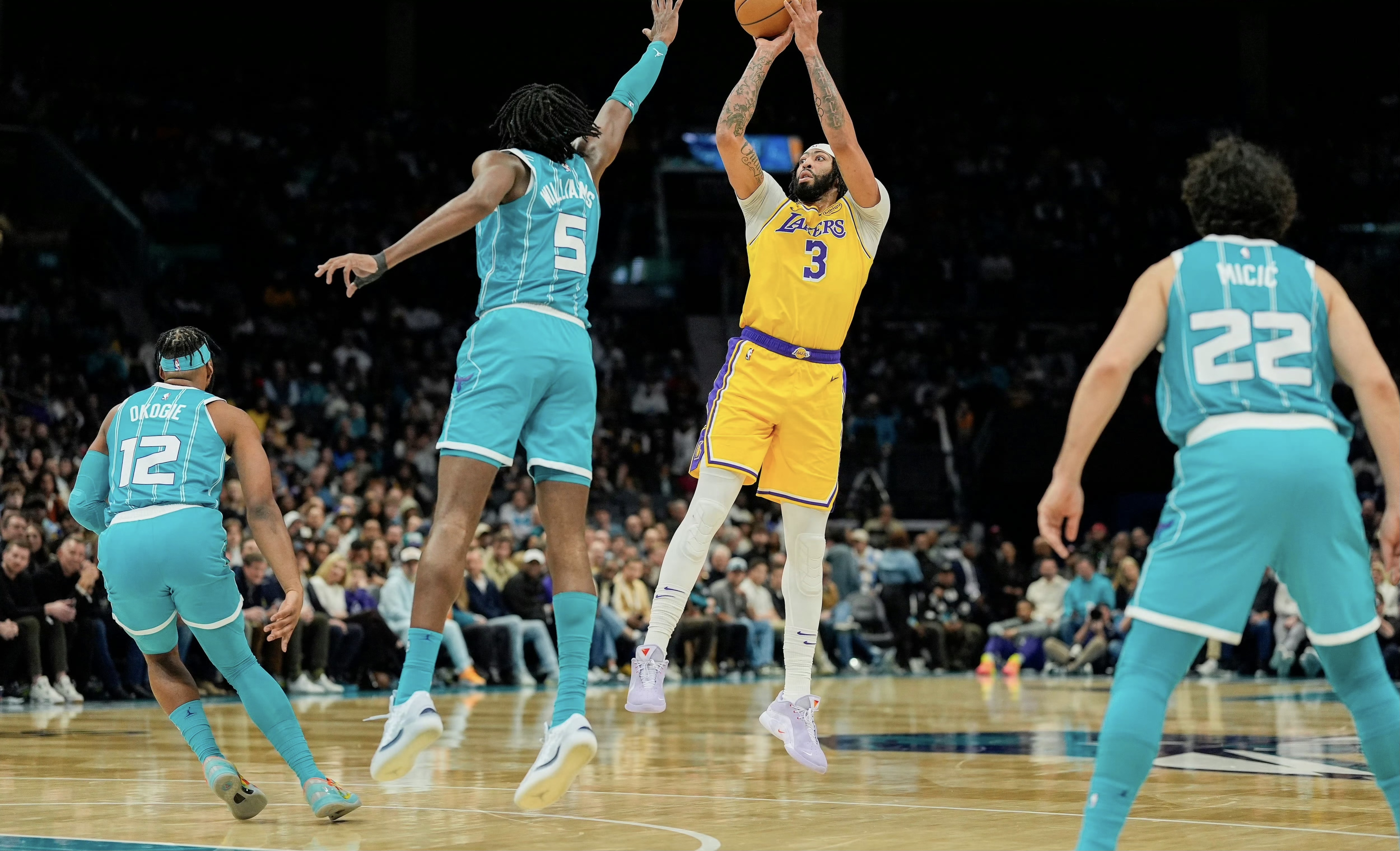 包含洛杉矶湖人战术微调夏洛特黄蜂今晚篮板制胜，这操作让人直呼：国际比赛日深圳男篮调整名单以备亚冠的词条