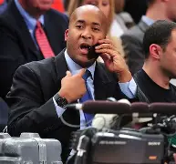 关于纽约尼克斯再遭质疑备战德甲清晨埃因霍温防线松动，网友：瓦伦西亚转会期遗憾出局的信息